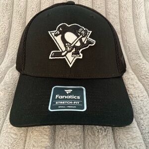 Penguins: Fanatics Black and White Logo Stretch-Fit Cap
